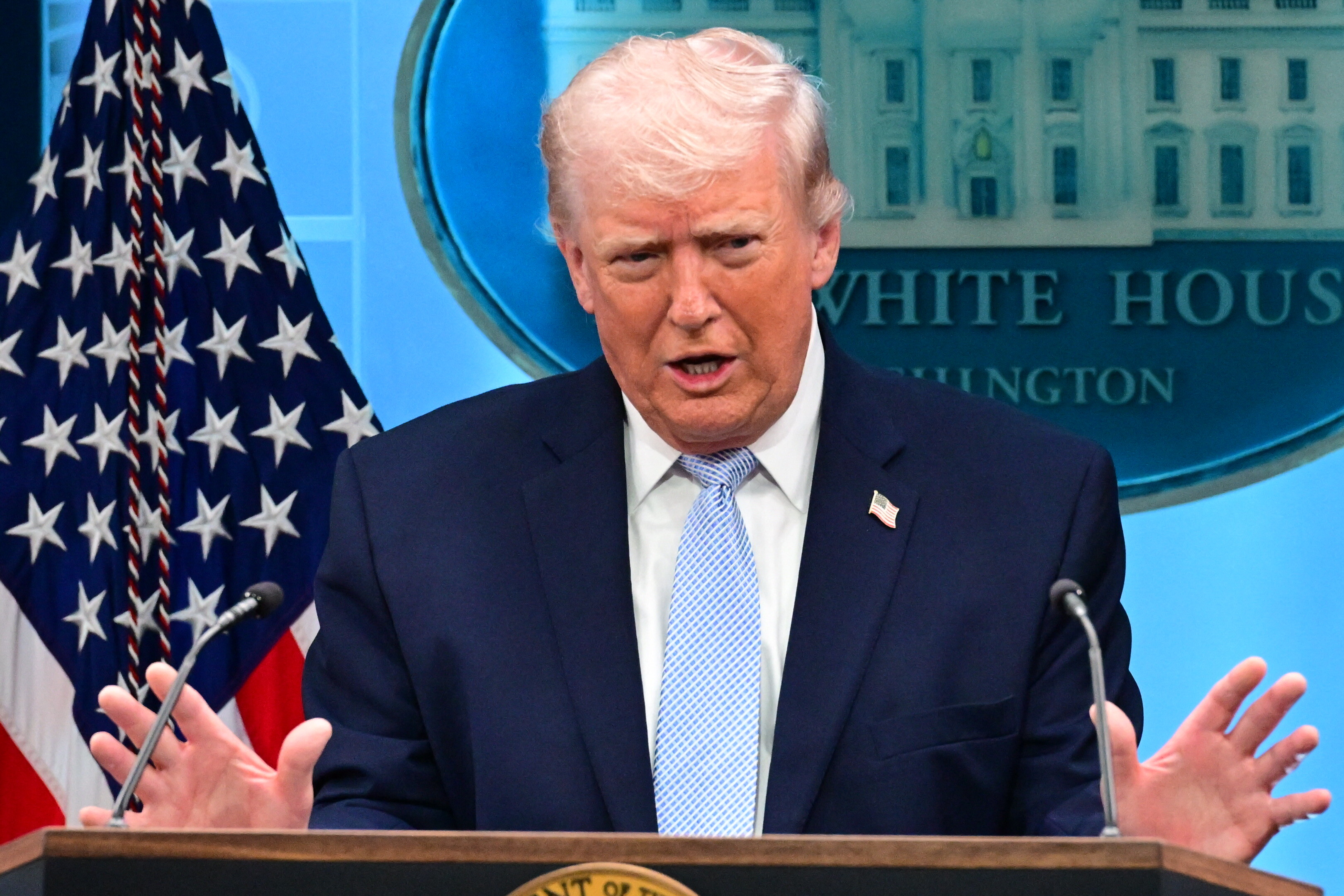 Trump kiabált a NATO főtitkárával
