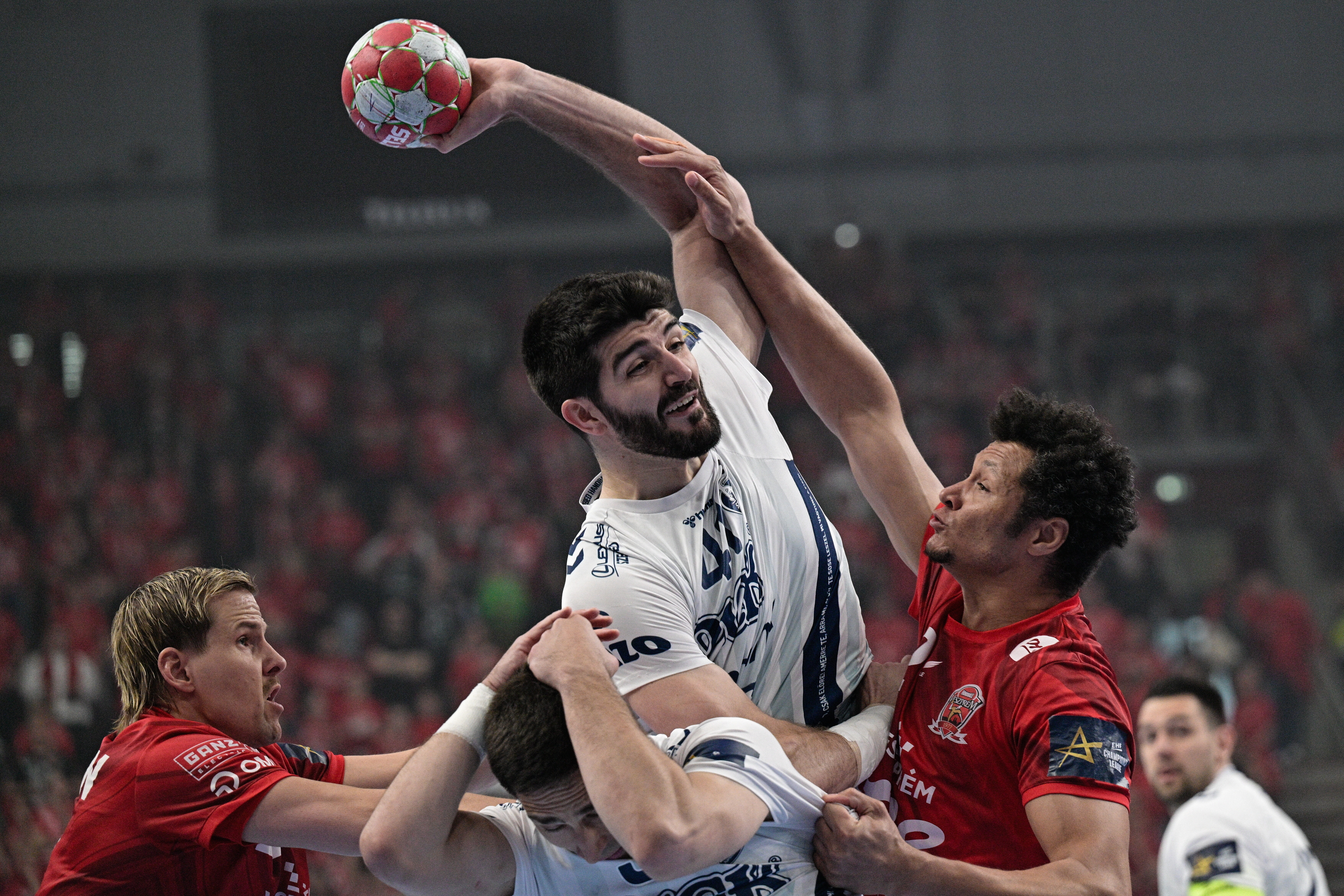 A Veszprém hat góllal megnyerte a Szeged elleni rangadót