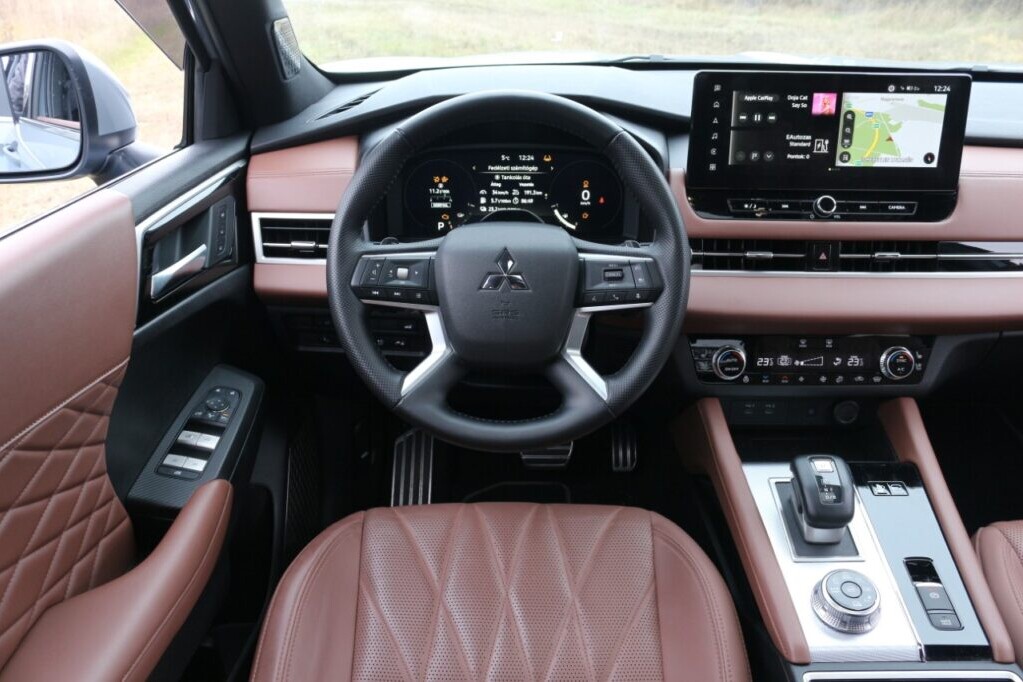 Mitsubishi Outlander PHEV belső