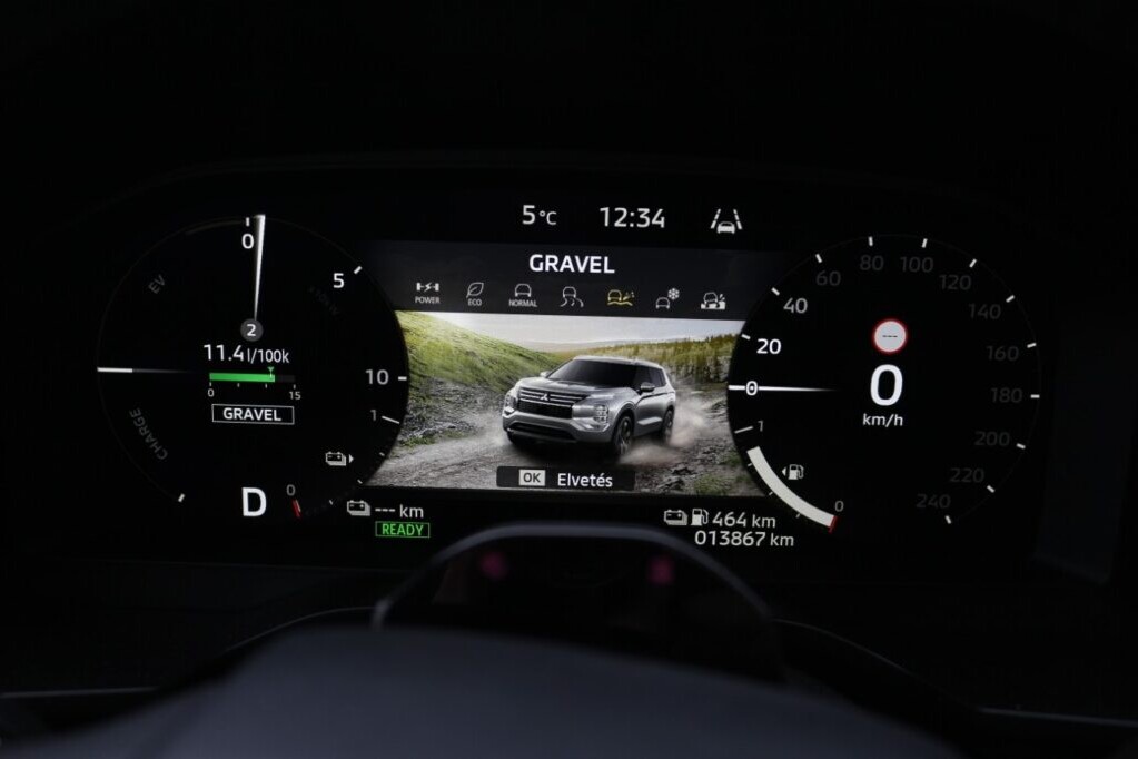 Mitsubishi Outlander PHEV műszerfal