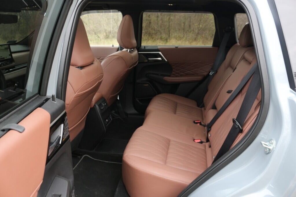 Mitsubishi Outlander PHEV belső