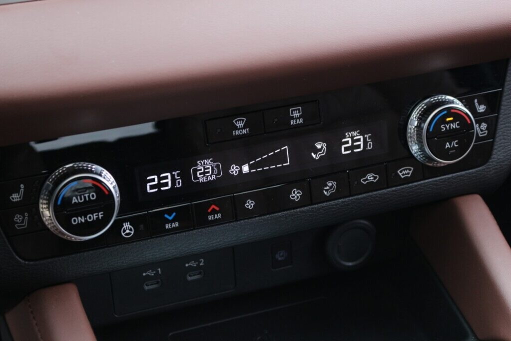 Mitsubishi Outlander PHEV belső