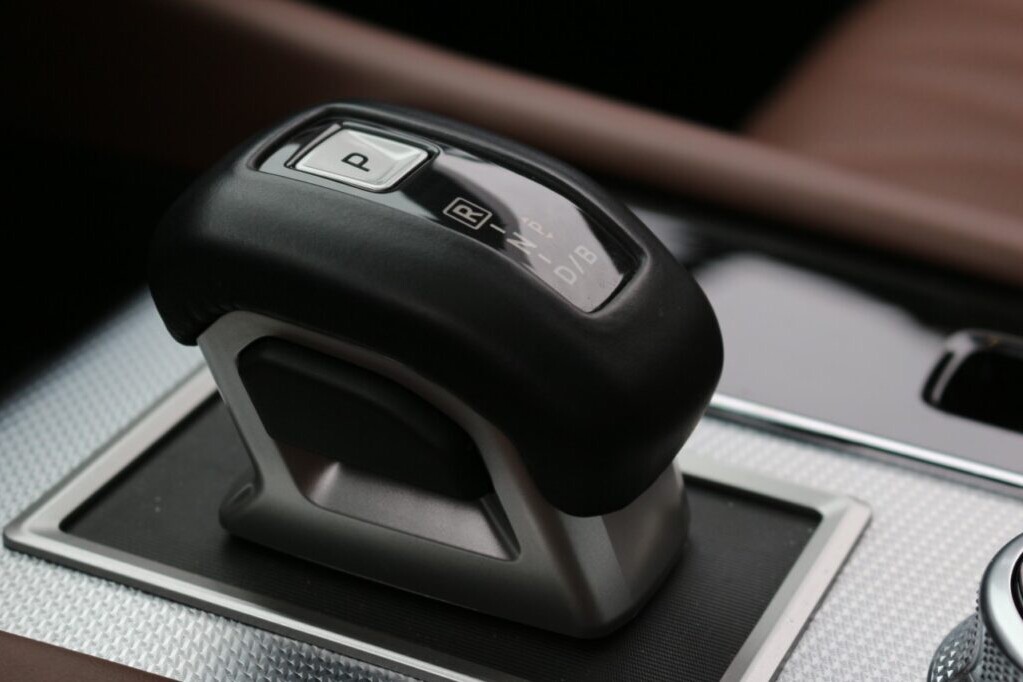 Mitsubishi Outlander PHEV váltó