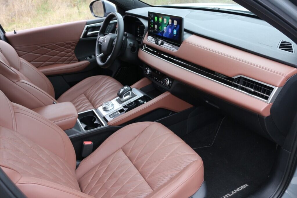 Mitsubishi Outlander PHEV belső