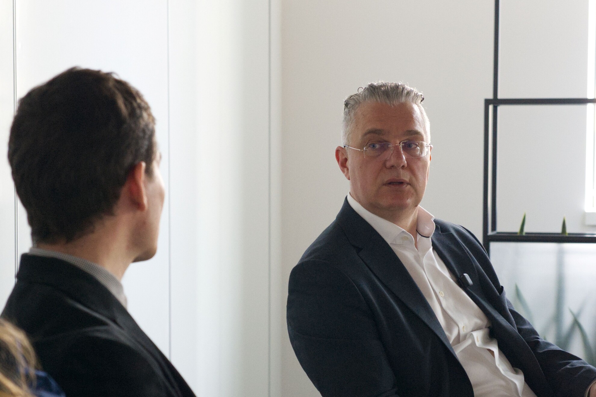 A magyar kvantumstratégiai kérdés azért sem elvont ügy, mert az IBM nem távoli multinacionális szereplőként van jelen Magyarországon, hanem jelentős hazai munkáltatóként és technológiai szolgáltatóként is.