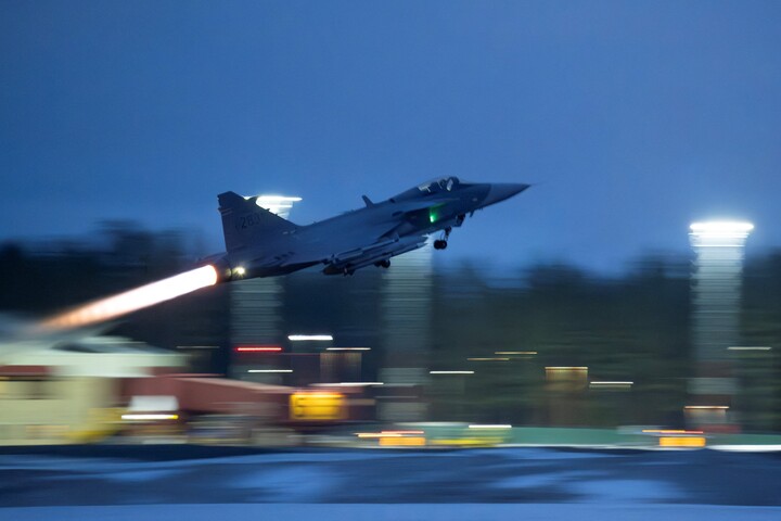 Fotó: AFP/TT News Agency/Anders Wiklund Megérkezett a kecskeméti repülőbázisra a két új Gripen harcászati repülőgép