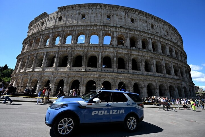 Fotó: Stefano Rellandini / AFP Rendkívüli biztonsági intézkedésekkel készülnek a Colosseumnál