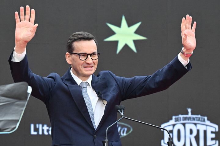 A Kaczynski vezette lengyel konzervatív pártban a szakadás jelei mutatkoznak