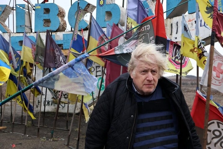 Fotó: AFP/65th Mechanized Brigade of Ukrainian Armed Forces/Andriy Andriyenko Visszatért Kijevbe Boris Johnson