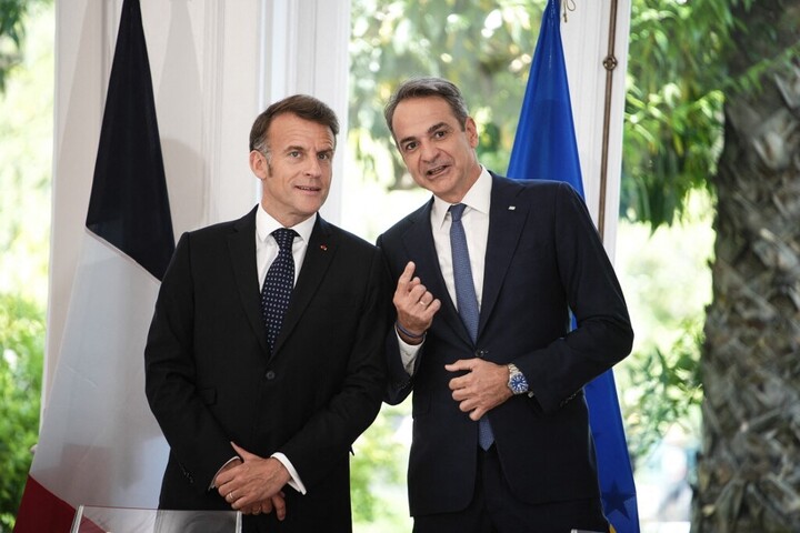 Macron szerint egyértelmű az EU kölcsönös segítségnyújtási cikkelye