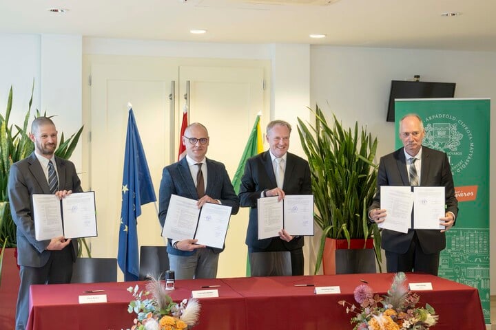 Fotó: MTI/Kovács Márton Aláírták a tervezési szerződést a HÉV és az M2-es metróvonal összekötésére