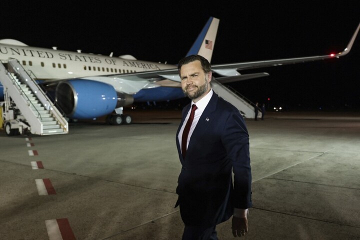 J. D. Vance hirtelen távozott Magyarországról