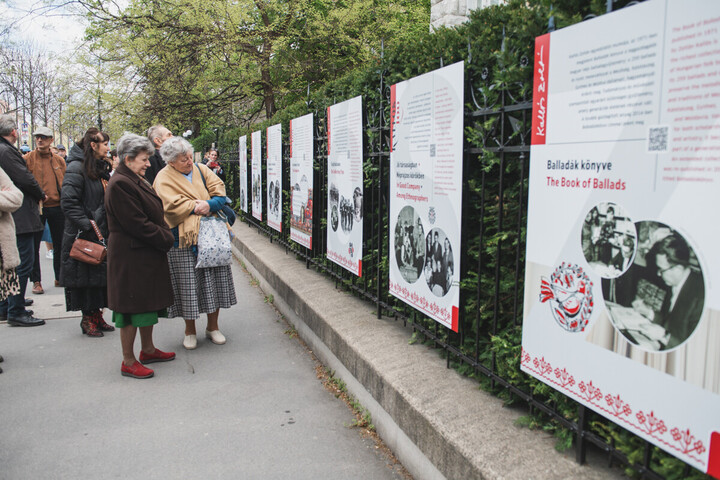 Fotó: Magyar Művészeti Akadémia/Nyírő Simon Főhajtás Kallós Zoltán emléke előtt
