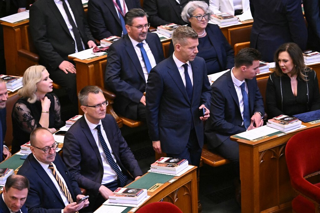 Rétvári Bence elnézéskérésre szólította fel Magyar Pétert