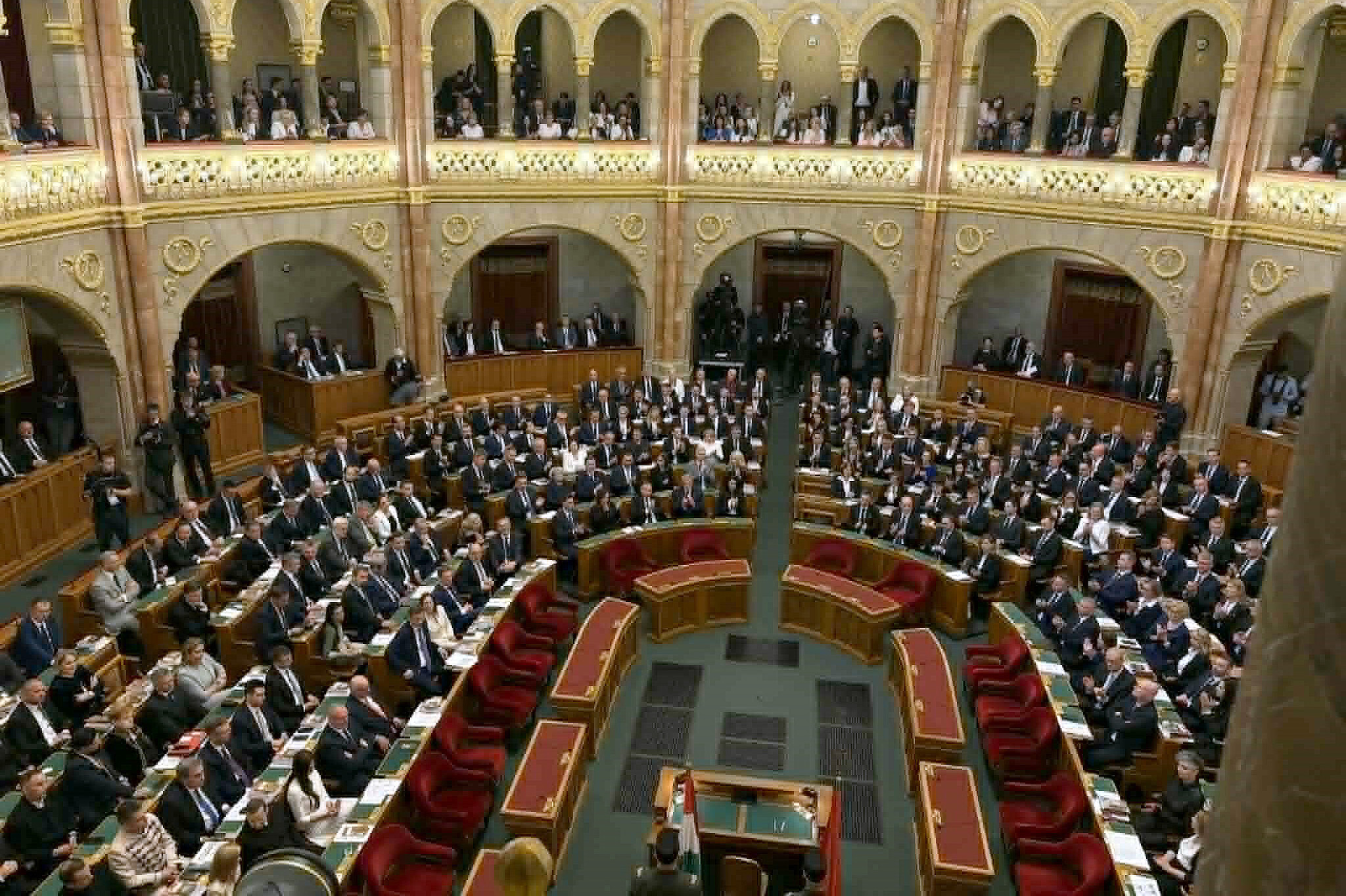 Országgyűlés: Három visszaküldött törvény marad az új parlament tárgysorozatán