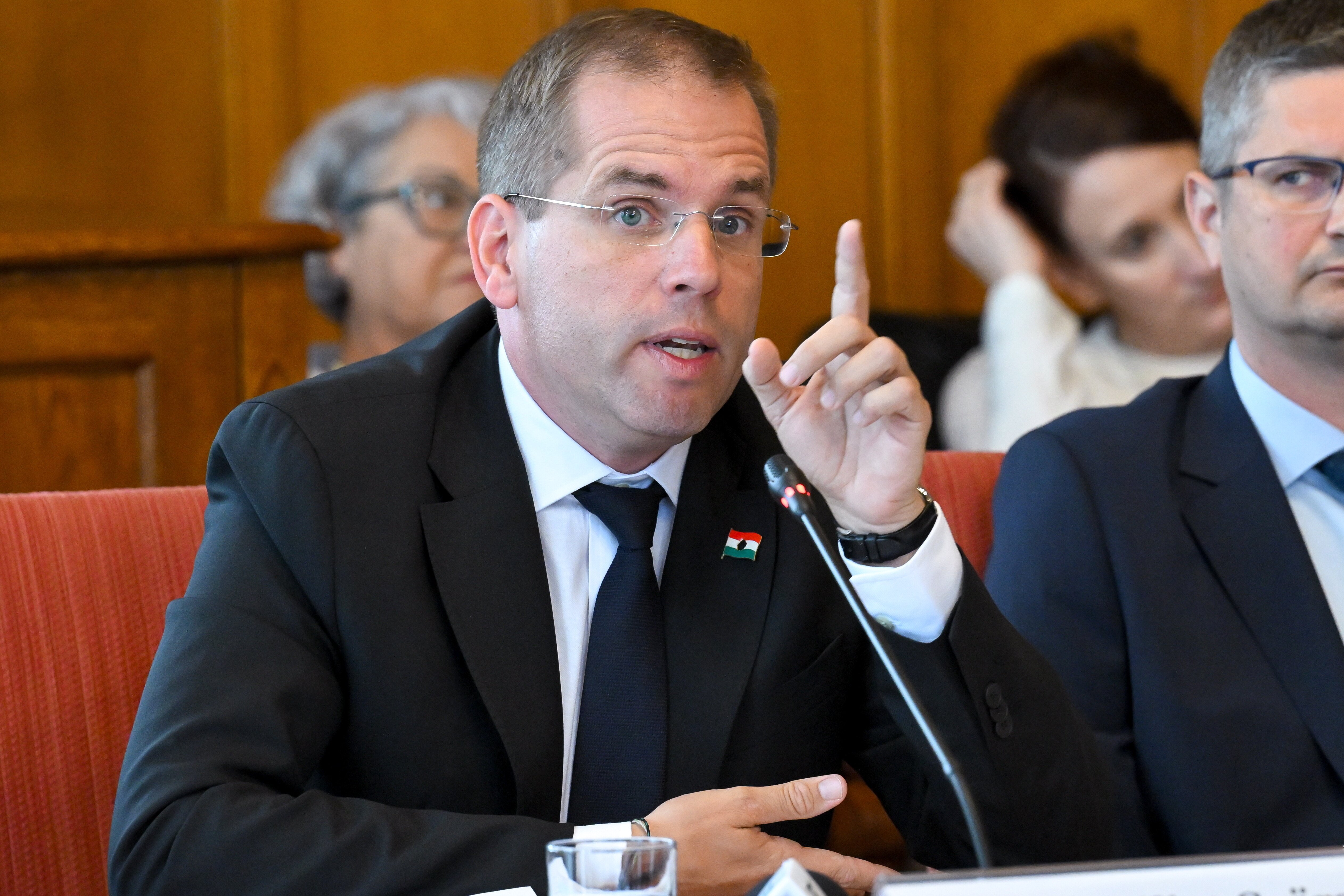 Lista készül a rendszer korábbi besúgóiról