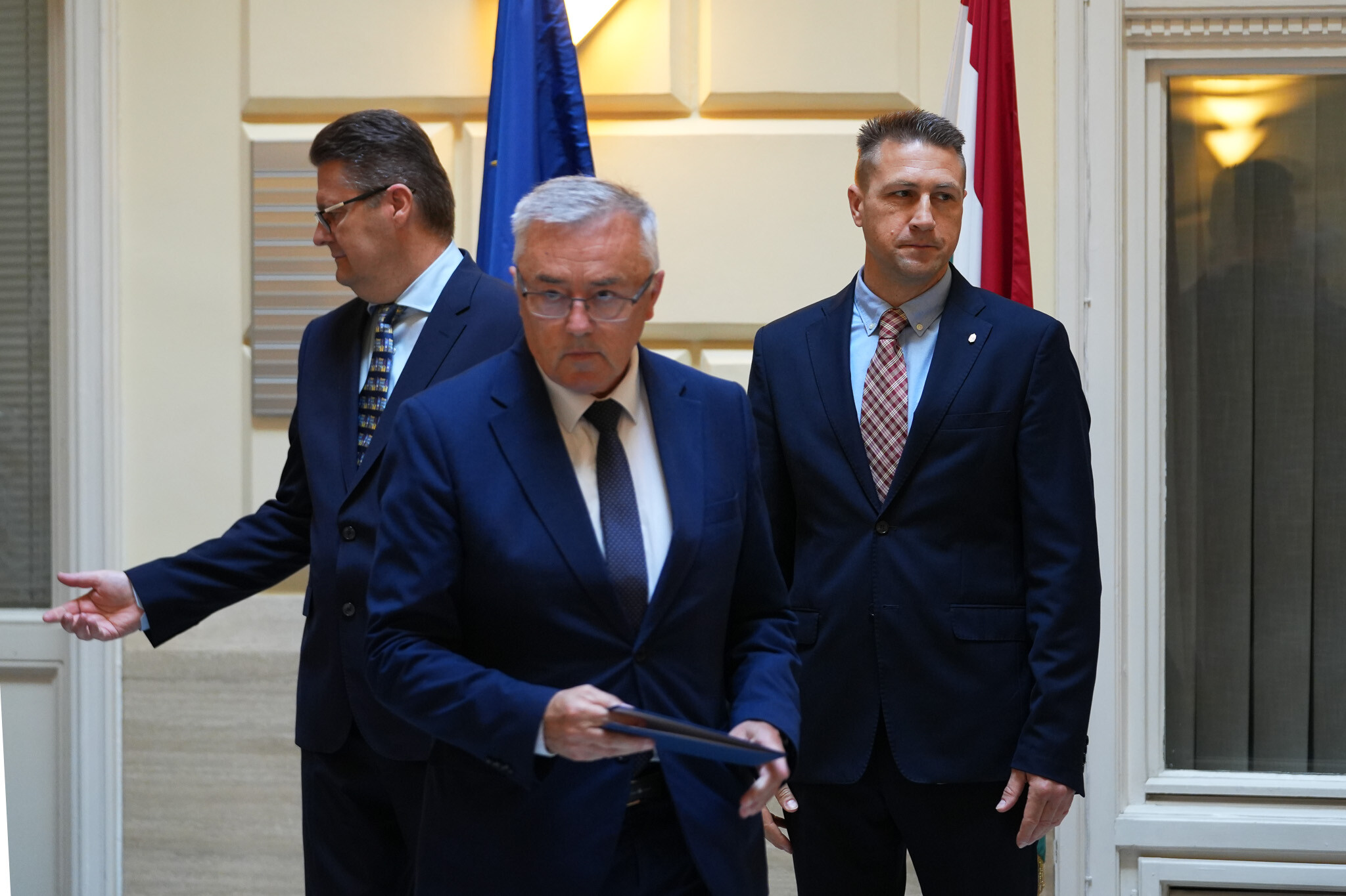 Harminc képviselő vette át a megbízólevelét