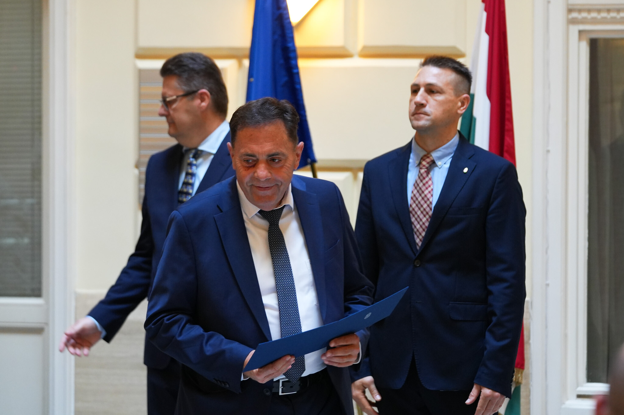 Harminc képviselő vette át a megbízólevelét