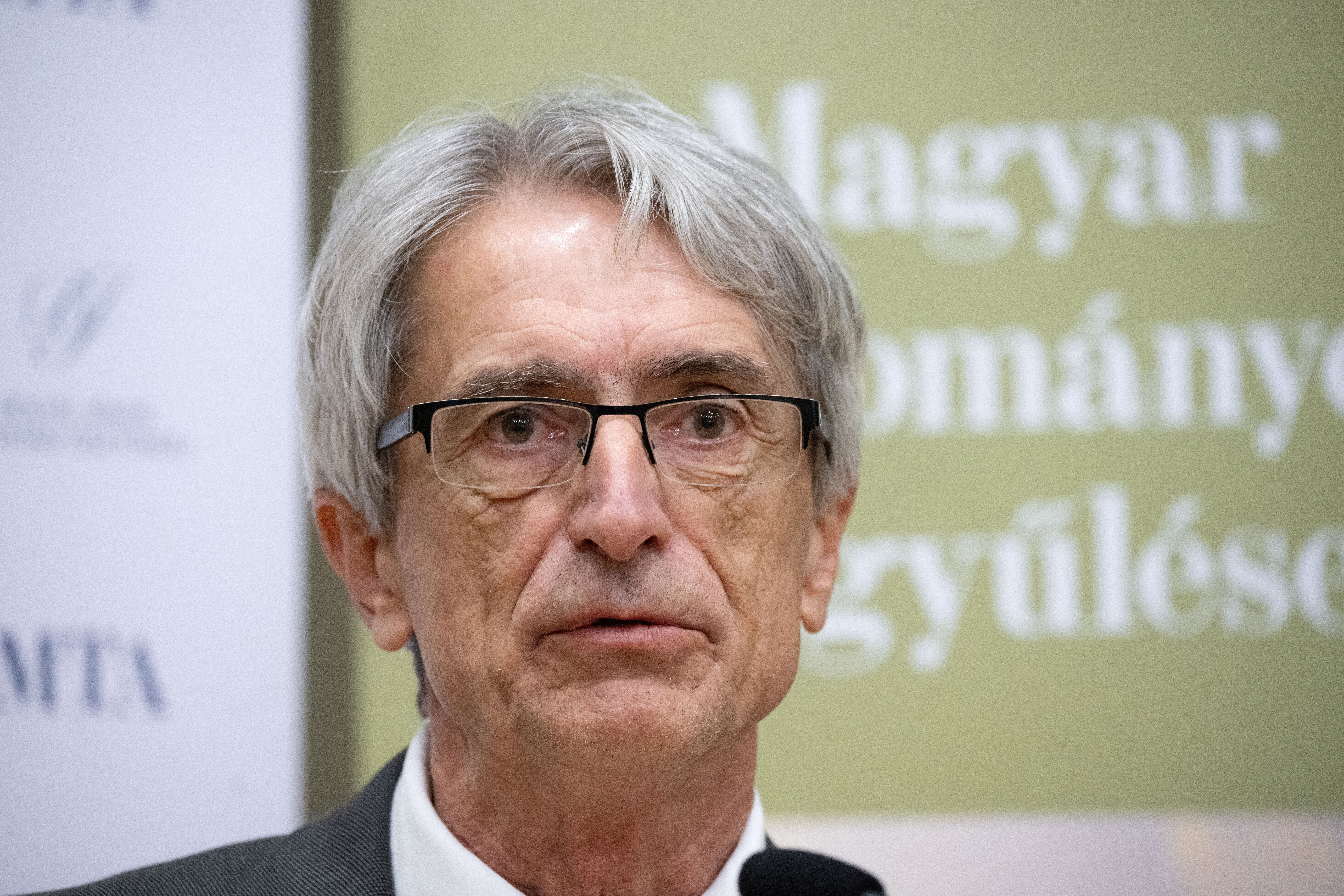 Pósfai Mihály lett az MTA új elnöke