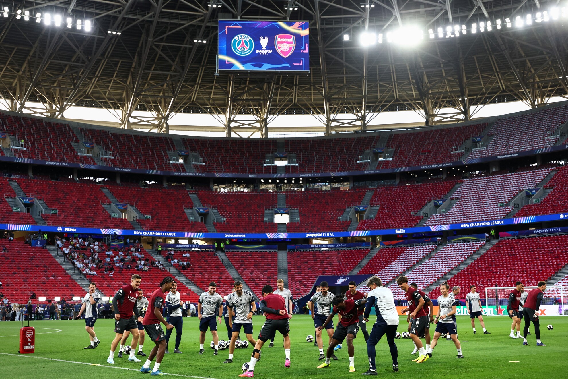 Az Arsenal játékosainak edzése a budapesti Puskás Arénában a Paris Saint-Germain (PSG) és az Arsenal FC közötti UEFA Bajnokok Ligája döntő előtt