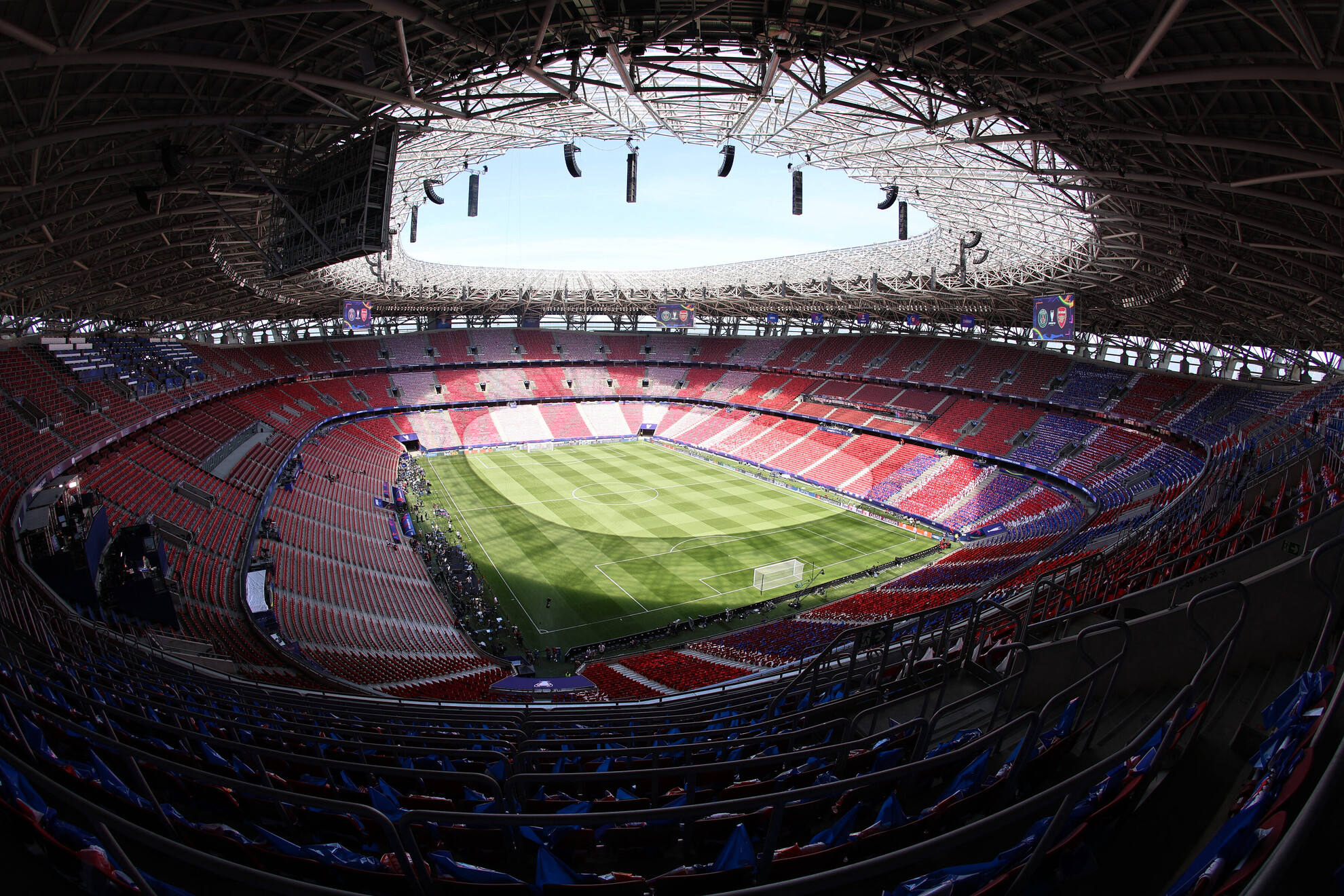 A Puskás Aréna a Paris Saint-Germain FC és az Arsenal FC közötti 2025–26-os UEFA Bajnokok Ligája-döntője előtt