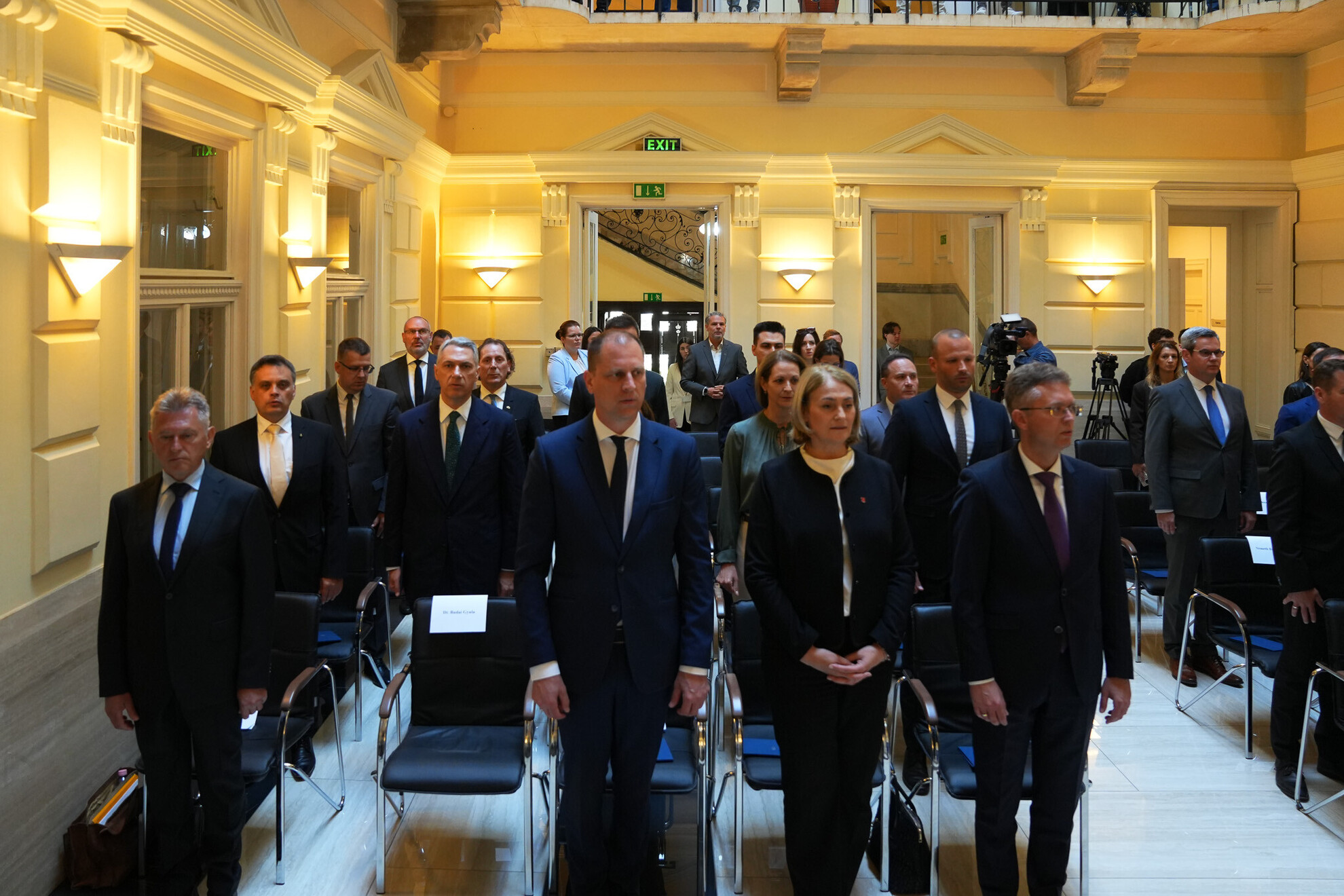 Megbízólevelüket korábban át nem vett képviselők ünnepélyes mandátumátadására került sor a Nemzeti Választási Iroda Alkotmány utcai székházában 2026. május 8-án