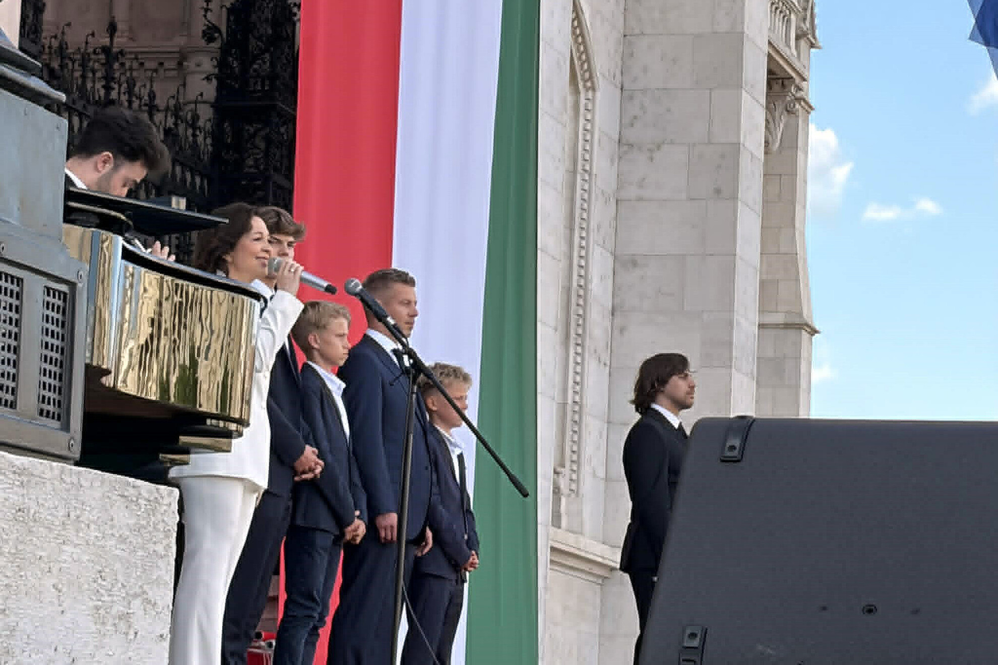 Magyar Péter miniszterelnök gyermekeivel vett részt a beiktatási ünnepségen