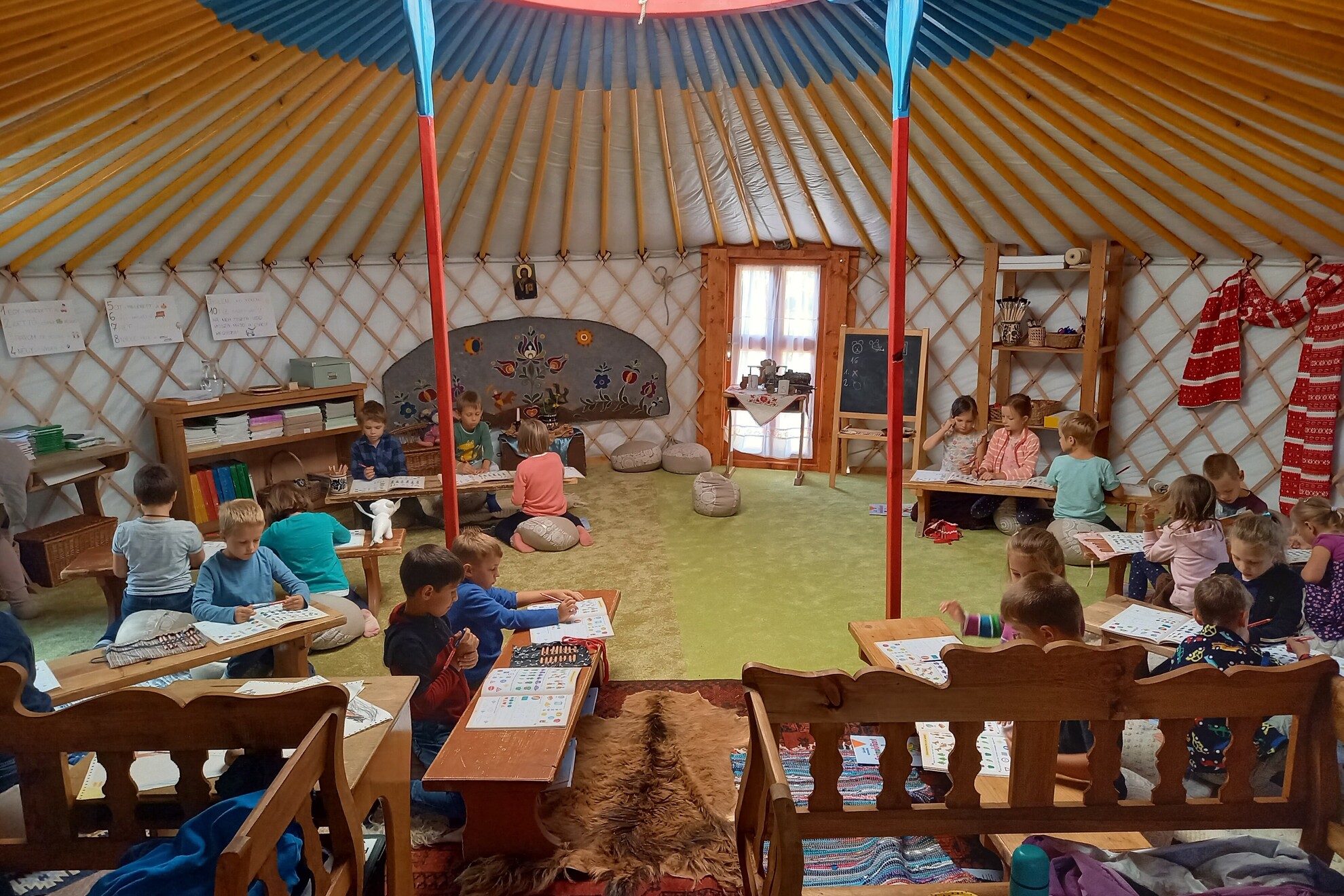 Nagyon szeretnek a jurtában tanulni a gyerekek