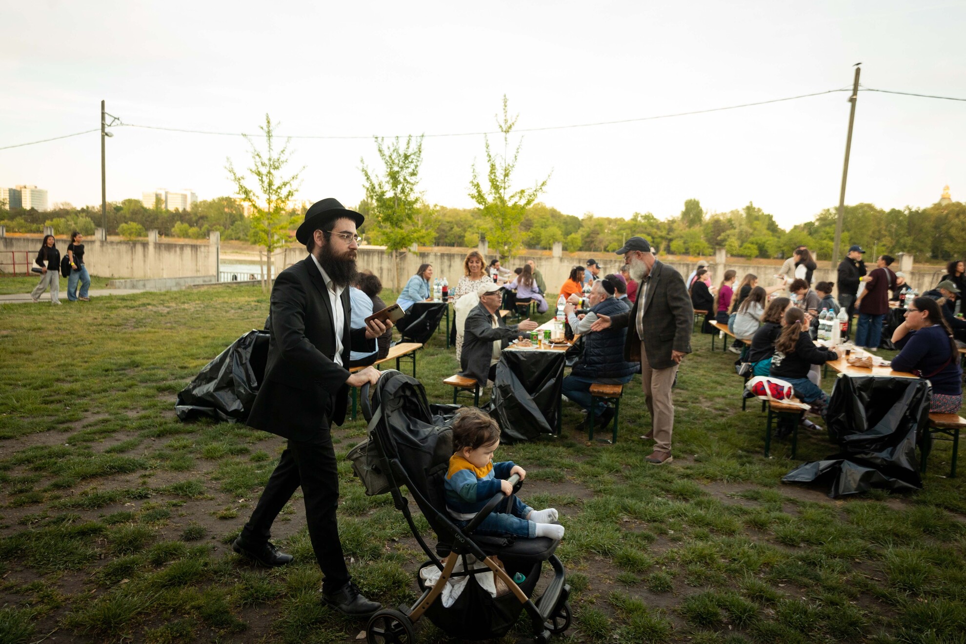 Kortól függetlenül érkeztek Lág báomer estéjére
