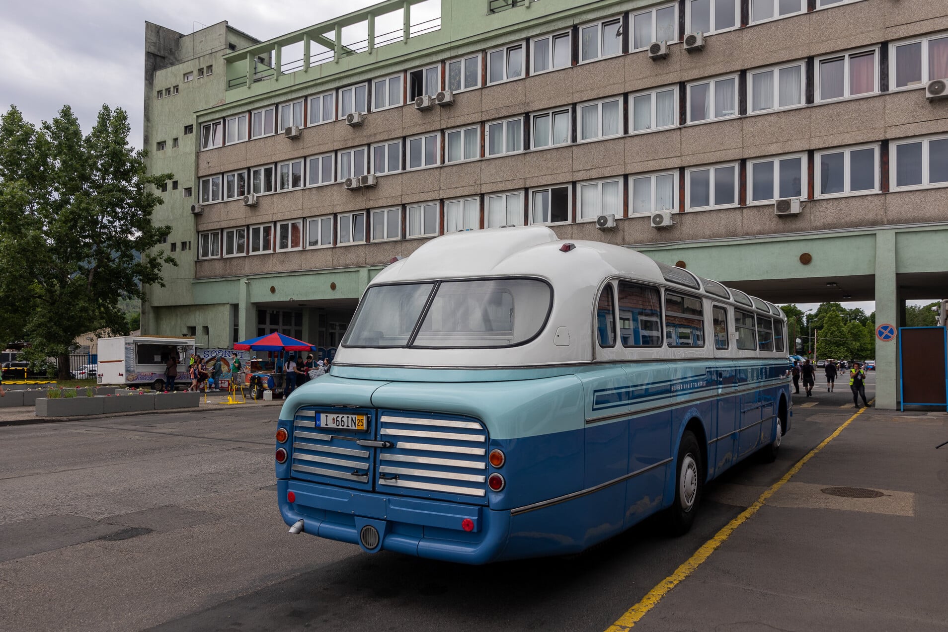 Gyereknapi nyílt nap az Óbudai buszgarázsban Ikarus buszokkal