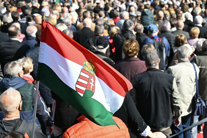 Fotó: AFP/Attila Kisbenedek Magyar zászló elégetése miatt tiltakoznak vajdasági magyar szervezetek