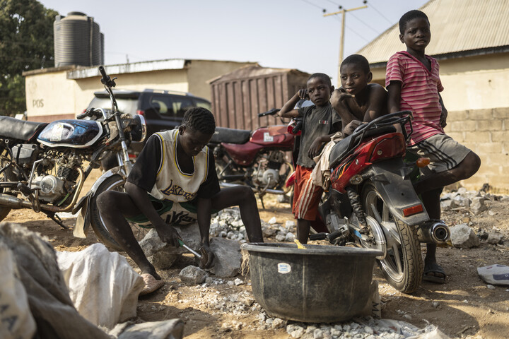 Fotó: AFP/Olympia De Maismont Több tucat gyereket hurcoltak el fegyveresek Nigériában