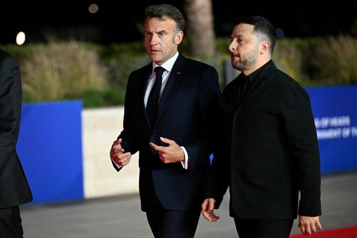 Emmanuel Macronnal tárgyalt Volodimir Zelenszkij