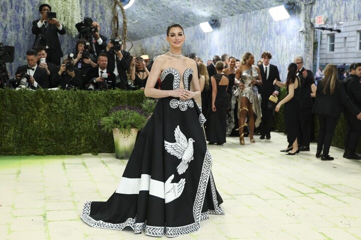 Anne Hathaway reagált a plasztikai műtétekkel kapcsolatos pletykákra