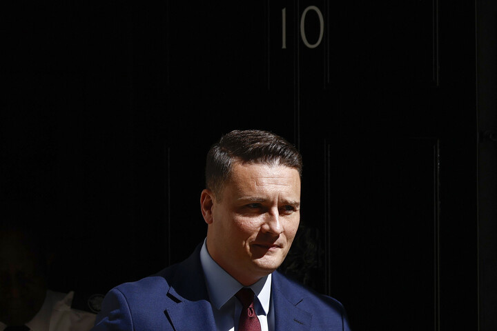 Lemondott a brit egészségügyi miniszter