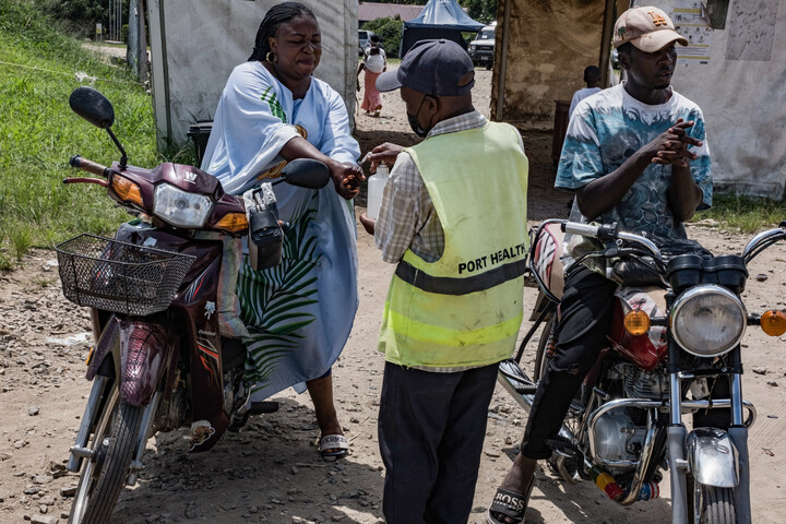 Fotó: AFP/Badru Katumba Egész Afrikára kiterjedő vészhelyzetet hirdetett ki az afrikai járványügyi központ
