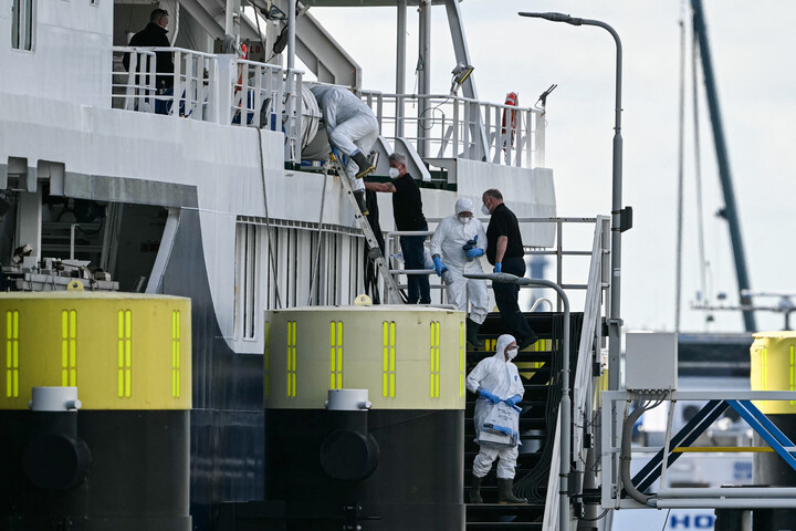Fotó: AFP/Nicolas Tucat Megérkezett Rotterdamba a hantavírussal fertőzött óceánjáró