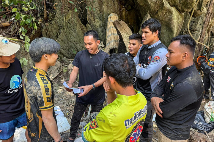 Fotó: AFP/Handout/Metta Tham Rescue Kalasin Öten életben vannak a Laoszban barlangban rekedt hét ember közül
