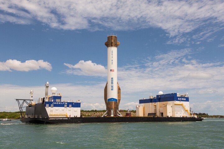 Fotó: Manuel Mazzanti / NurPhoto / NurPhoto via AFP Egy teszt során felrobbant a Blue Origin vállalat New Glenn rakétája
