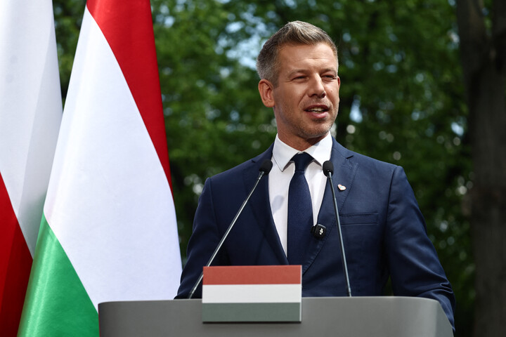 Fotó: NurPhoto via AFP/Jakub Porzycki Kedden a német kancellárral, szerdán a francia elnökkel tárgyal Magyar Péter