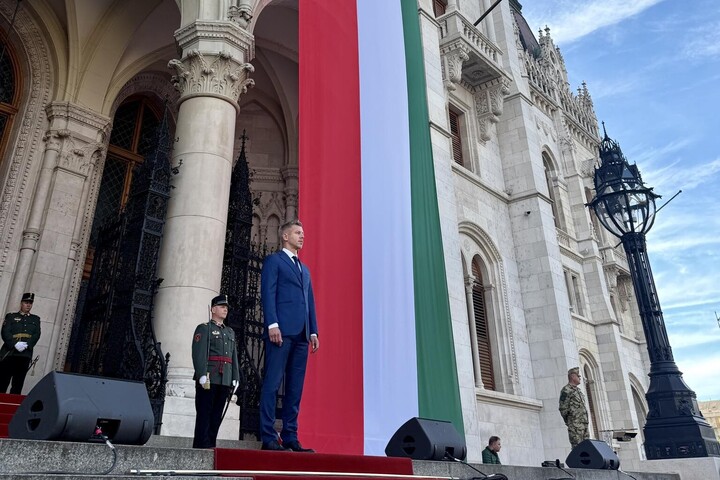 Magyar Péter még májusban Lengyelországba látogat
