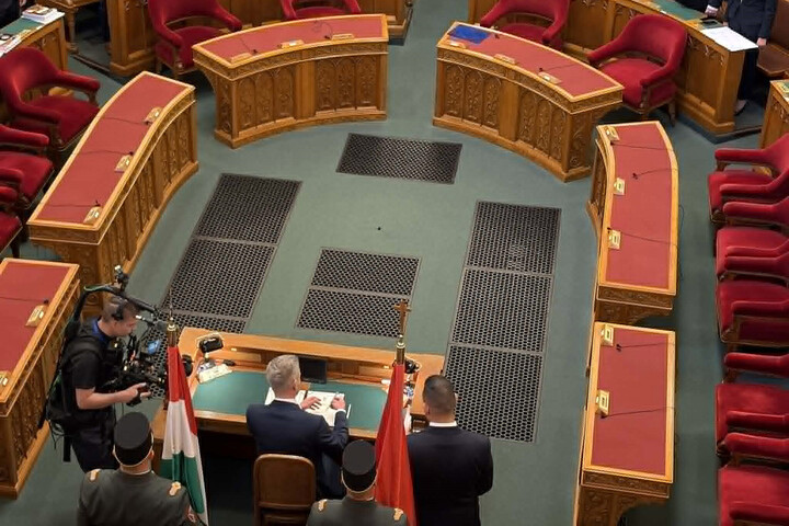 Máris megkezdte a munkát az új országgyűlés + GALÉRIA