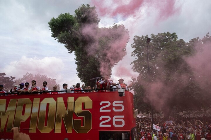 Százezrek ünnepelték Londonban az Arsenal bajnoki címét
