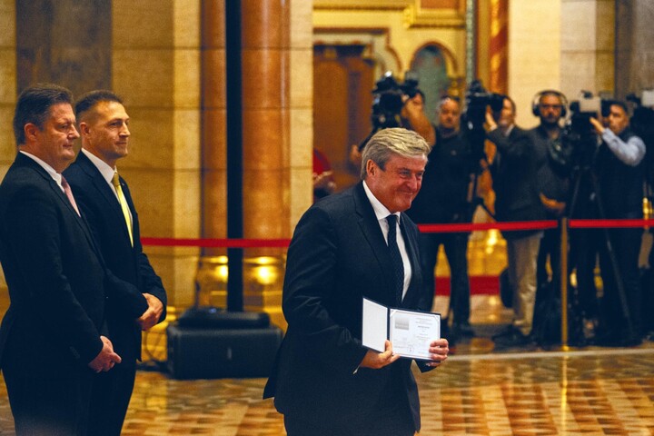 Fotó: MH/Radics Lajos Átvette képviselői mandátumát Kapitány István is