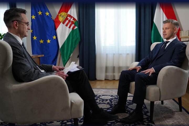 Fotó: Facebook/Magyarország Kormánya Csökken a politikusok fizetése