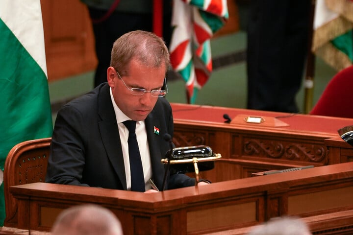Fotó: MH/Radics Lajos Magyar Péter kinevezi Ruff Bálintot miniszterelnök-helyettesnek