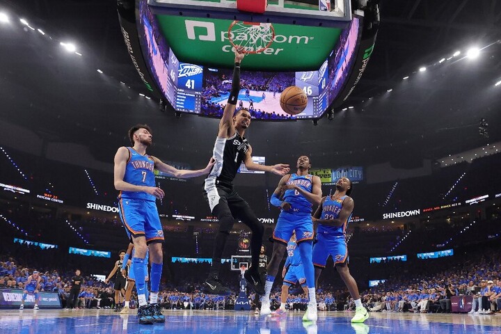 Fotó: Getty Images via AFP/Alex Slitz Wemby vezérletével elvette a bajnok pályelőnyét a Spurs