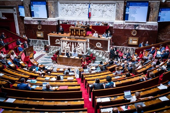 Eltörölte a rabszolgaság feltételeit szabályozó Fekete Törvénykönyvet a francia Nemzetgyűlés