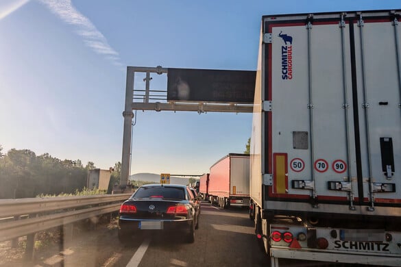 Hétfő reggeli balesetek és torlódások