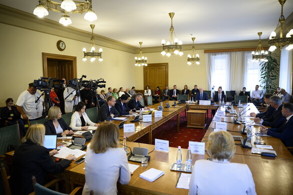 Mit üzentek a miniszterjelöltek parlamenti meghallgatásai a Tisza-kormány első vizsganapján?